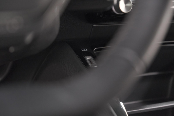 Peugeot 208 PureTech 75 Active Pack | Navigatie | Parkeersensoren | Apple Carplay | Allseason Banden