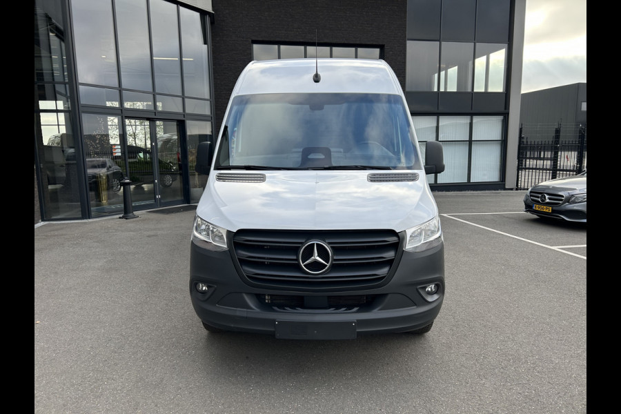 Mercedes-Benz Sprinter 317 CDI L2 H2 Pro Facelift / MBUX / Navigatie / Camera / Geveerde stoel / Cruise control / Airco / 270 Graden achterdeuren
