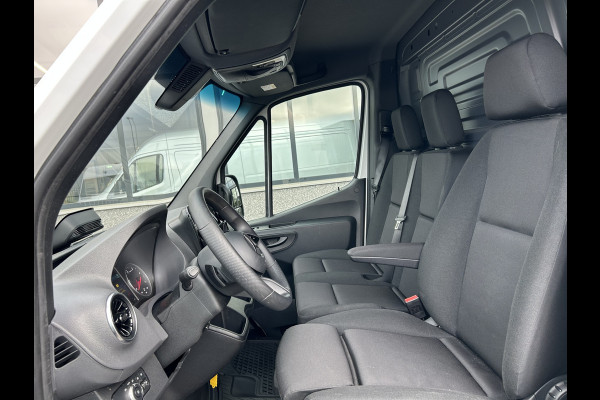 Mercedes-Benz Sprinter 317 CDI L2 H2 Pro Facelift / MBUX / Navigatie / Camera / Geveerde stoel / Cruise control / Airco / 270 Graden achterdeuren