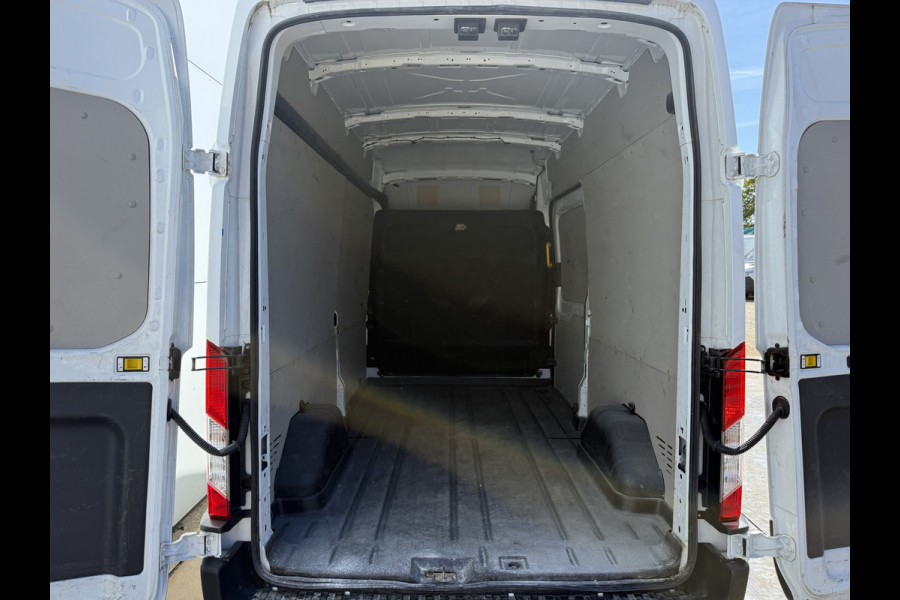 Ford Transit 350 2.0 TDCI 170PK L3H3 Airco Cruise Control Parkeersensoren Bluetooth Voorruitverwarming