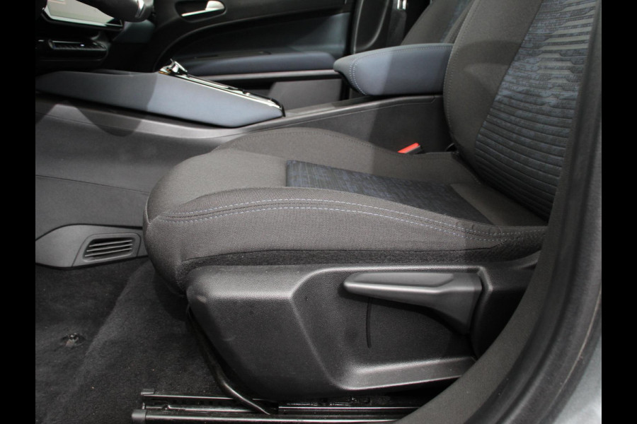 Alfa Romeo junior Elettrica Automaat 156PK Adaptieve Cruise Control LMV 18 inch Full Led Matrix Parkeer sensoren Navigatie Apple Carplay / Android auto  Climate Control