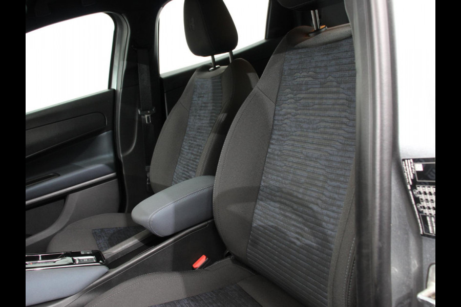 Alfa Romeo junior Elettrica Automaat 156PK Adaptieve Cruise Control LMV 18 inch Full Led Matrix Parkeer sensoren Navigatie Apple Carplay / Android auto  Climate Control