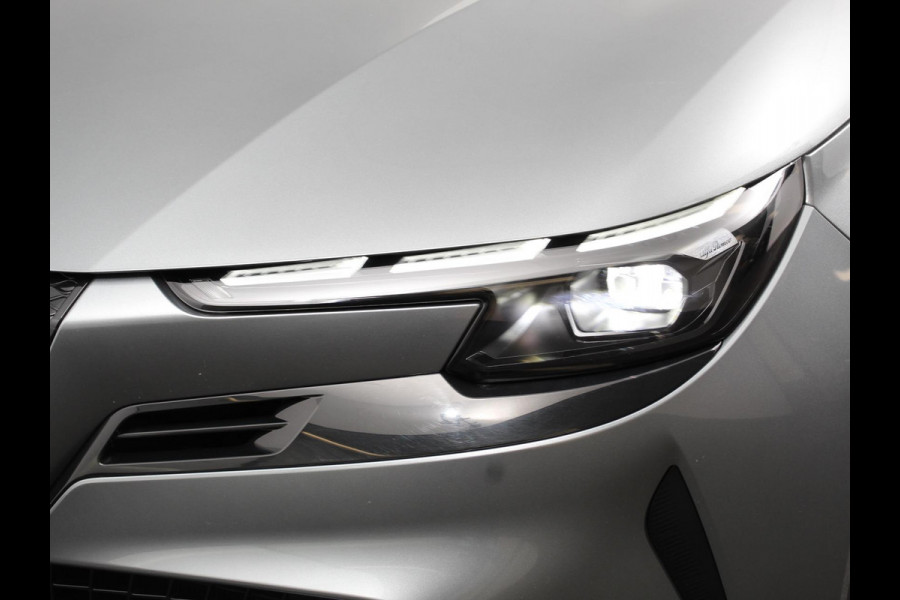 Alfa Romeo junior Elettrica Automaat 156PK Adaptieve Cruise Control LMV 18 inch Full Led Matrix Parkeer sensoren Navigatie Apple Carplay / Android auto  Climate Control