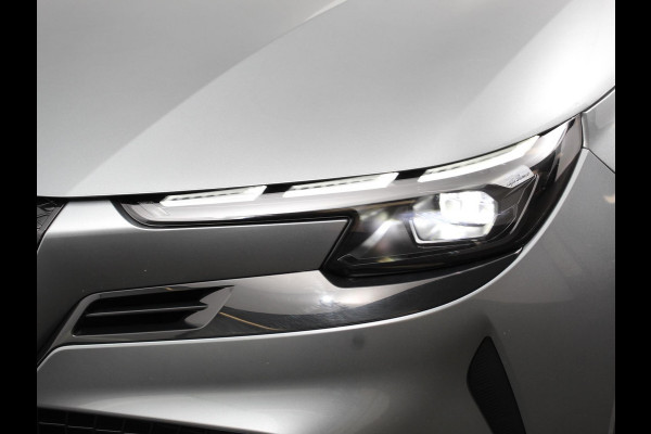 Alfa Romeo junior Elettrica Automaat 156PK Adaptieve Cruise Control LMV 18 inch Full Led Matrix Parkeer sensoren Navigatie Apple Carplay / Android auto  Climate Control