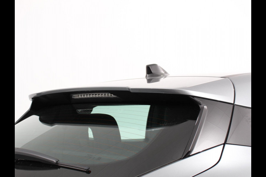 Alfa Romeo junior Elettrica Automaat 156PK Adaptieve Cruise Control LMV 18 inch Full Led Matrix Parkeer sensoren Navigatie Apple Carplay / Android auto  Climate Control