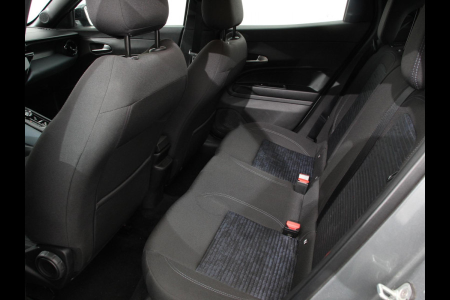 Alfa Romeo junior Elettrica Automaat 156PK Adaptieve Cruise Control LMV 18 inch Full Led Matrix Parkeer sensoren Navigatie Apple Carplay / Android auto  Climate Control