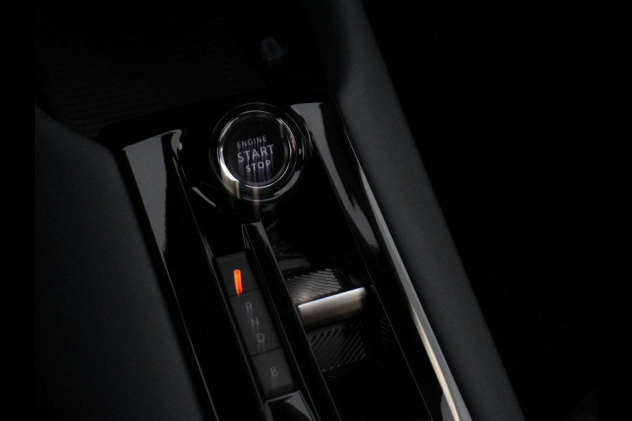 Alfa Romeo junior Elettrica Automaat 156PK Adaptieve Cruise Control LMV 18 inch Full Led Matrix Parkeer sensoren Navigatie Apple Carplay / Android auto  Climate Control