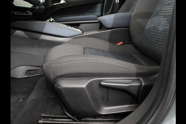 Alfa Romeo junior Elettrica Automaat 156PK Adaptieve Cruise Control LMV 18 inch Full Led Matrix Parkeer sensoren Navigatie Apple Carplay / Android auto  Climate Control