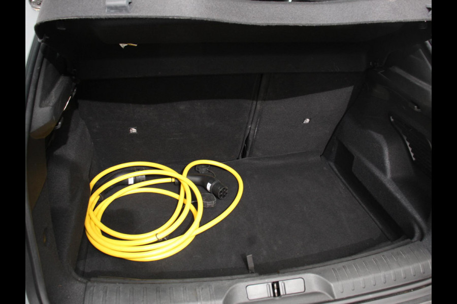 Alfa Romeo junior Elettrica Automaat 156PK Adaptieve Cruise Control LMV 18 inch Full Led Matrix Parkeer sensoren Navigatie Apple Carplay / Android auto  Climate Control