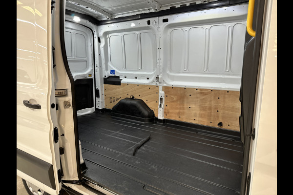 Ford Transit 2.0 TDCI L2H2 3Pers. / Pdc.V+A / Airco / Radio multimedia / Imperial / Apk 07-2026