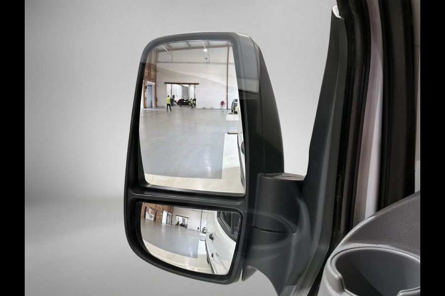 Ford Transit 2.0 TDCI L2H2 3Pers. / Pdc.V+A / Airco / Radio multimedia / Imperial / Apk 07-2026