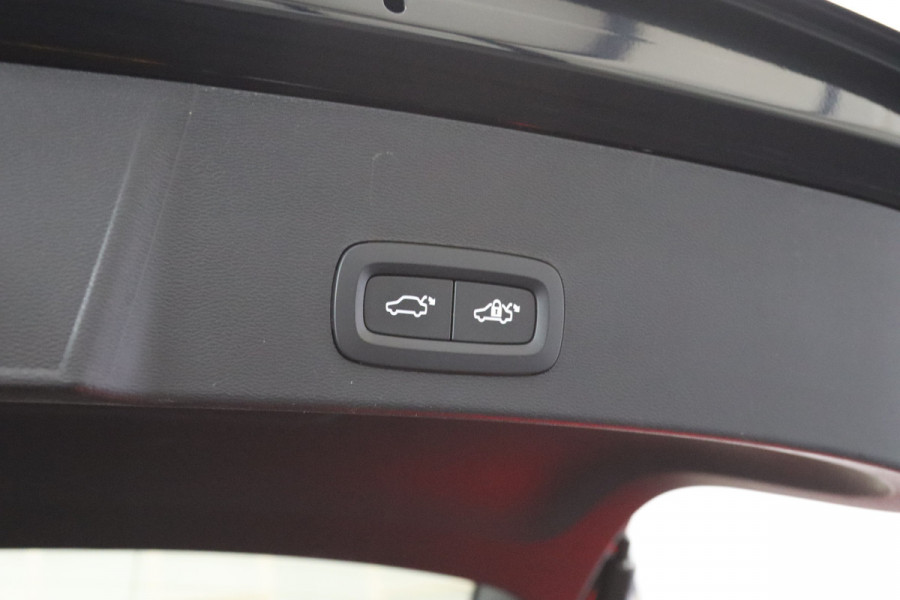 Volvo XC40 Recharge P8 408 PK AWD R-Design, Leder, H/K Sound, Memory