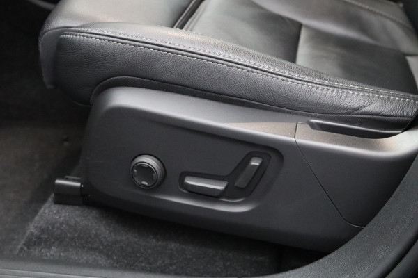 Volvo XC40 Recharge P8 408 PK AWD R-Design, Leder, H/K Sound, Memory