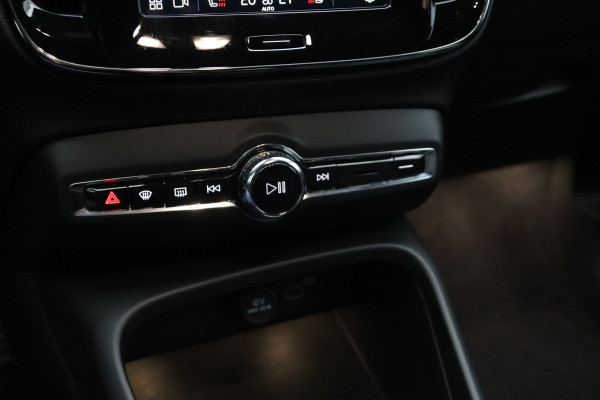 Volvo XC40 Recharge P8 408 PK AWD R-Design, Leder, H/K Sound, Memory