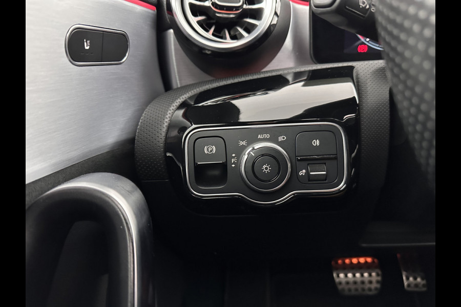 Mercedes-Benz CLA-Klasse Shooting Brake 200 d Business Solution AMG (INCL-BTW) *PANO | DISTRONIC | LEATHER-MICROFIBRE | MULITBEAM | AMBIENTLIGHT | BLINDSPOT | HEATED-SPORTSEATS | WIDESCREEN-DIGICOCKPIT | DAB+ | NAVI-FULLMAP | CAMERA | PRIVACYGLASS | 18''ALU*