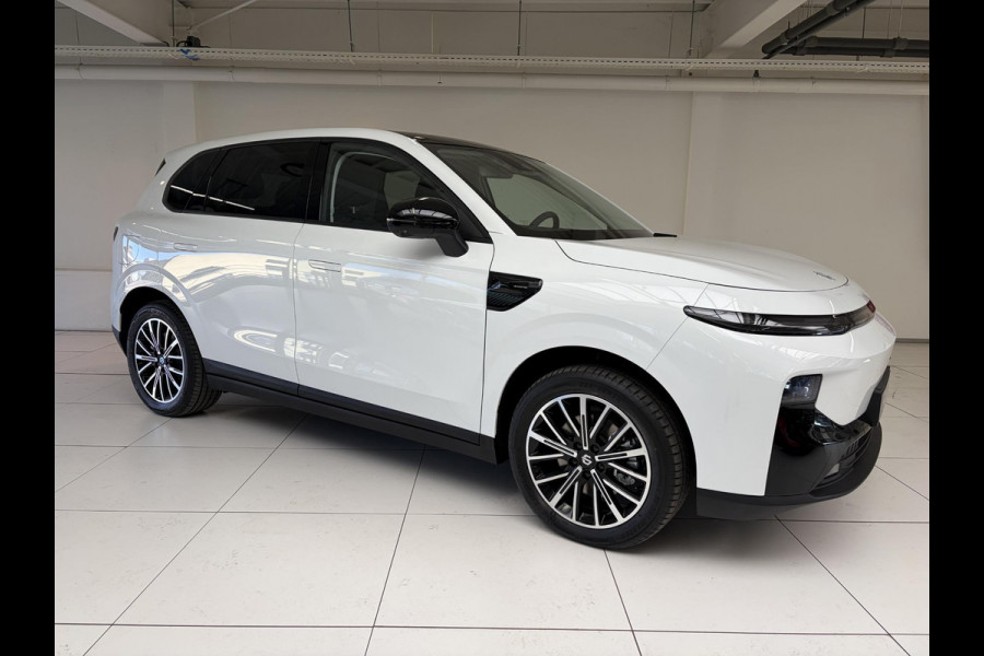 Leapmotor B10 Design ProMax 67.1 kWh 430KM WLTP | Panorama | Navigatie | Elektrische achterklep | Elektrisch bedienbare stoelen | Stoelverwarming | Stoelventilatie