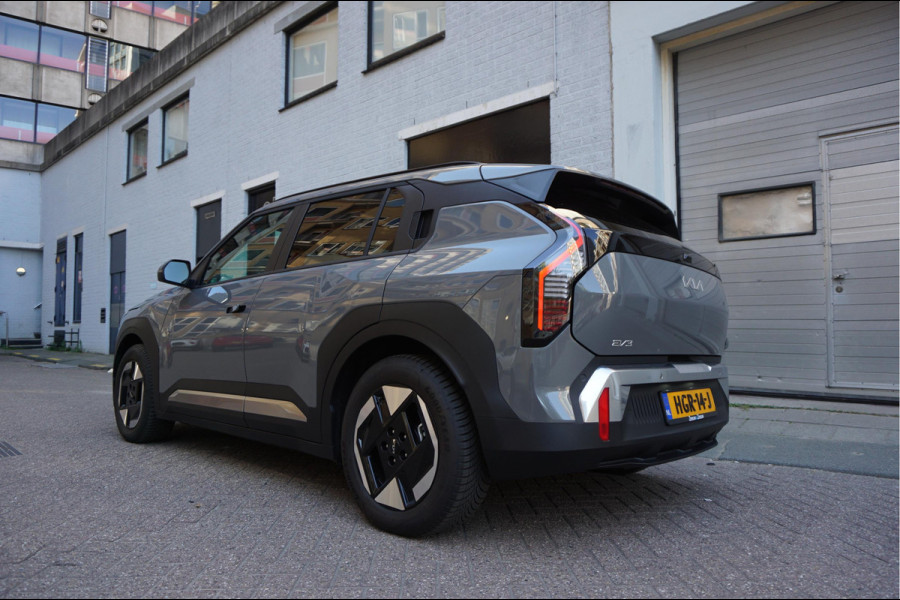 Kia EV3 Plus 81.4 kWh | Adaptieve cruise + Lane dep | 605km WLTP | Apple Carplay | Verwarde stoelen + stuurwiel | Keyless |