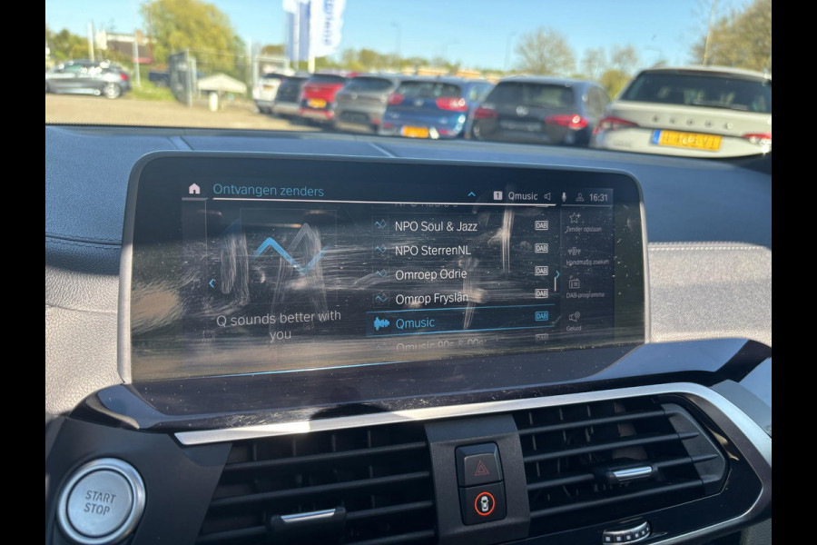 BMW X3 xDrive30e M Sport Plug-in Hybrid 292pk | VOL! | Panormamadak | Adaptive cruise | Trekhaak | M-pakket | Sportstoelen | 21 inch | Head-up Display | Memory seats | Harman Kardon | 360 graden camera | Keyless | Stoelverwarming | Adaptief deming systeem | Draadloos opladen