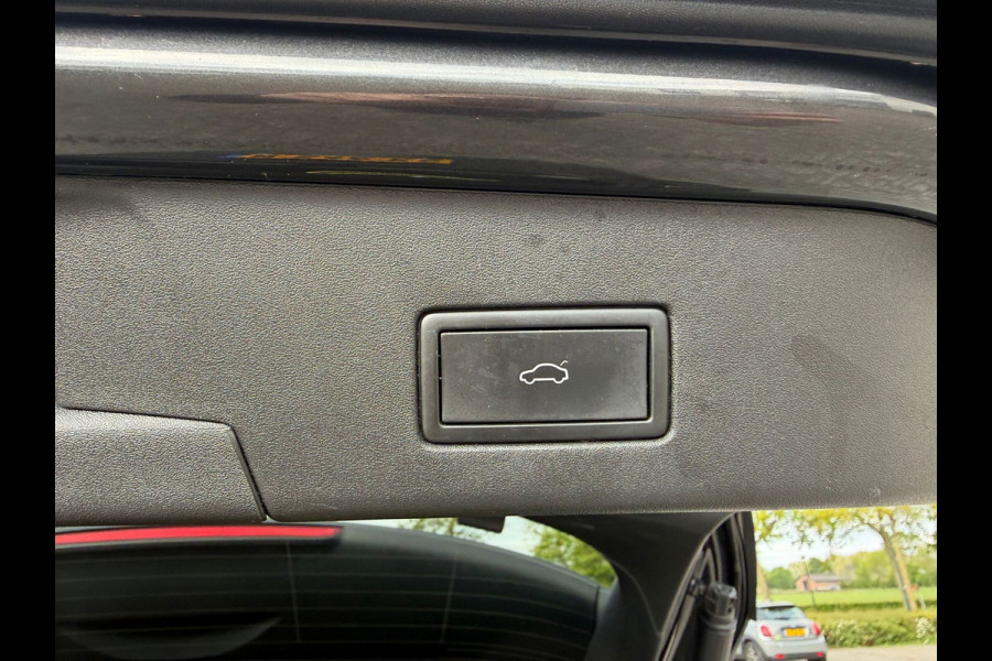 Volkswagen ID.4 Tech Max 77 kWh, VOL OPTIES, panoramadak, electr trekhaak, headup display, matrix led, NL auto met nap