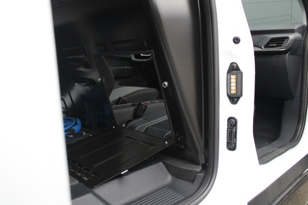 Ford E-Transit Courier Trend 44 kWh 136pk - Stoel/Stuurverwarming - Camera - Cruise - Carplay/Android - Rijklaar