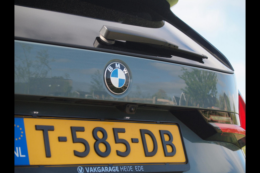 BMW X1 sDrive18i | NIEUW MODEL | Trekhaak | Sportstoelen met geheugen | Sfeerverlichting | Camera | Leer |