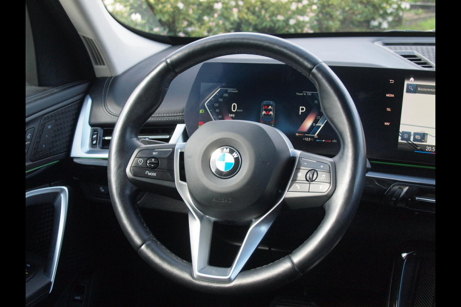 BMW X1 sDrive18i | NIEUW MODEL | Trekhaak | Sportstoelen met geheugen | Sfeerverlichting | Camera | Leer |