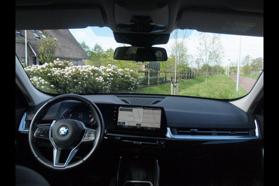 BMW X1 sDrive18i | NIEUW MODEL | Trekhaak | Sportstoelen met geheugen | Sfeerverlichting | Camera | Leer |