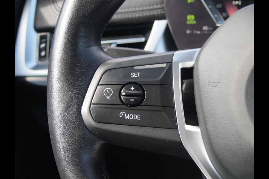 BMW X1 sDrive18i | NIEUW MODEL | Trekhaak | Sportstoelen met geheugen | Sfeerverlichting | Camera | Leer |