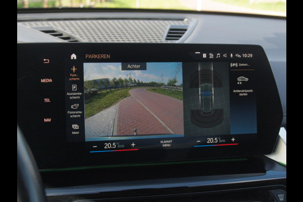 BMW X1 sDrive18i | NIEUW MODEL | Trekhaak | Sportstoelen met geheugen | Sfeerverlichting | Camera | Leer |