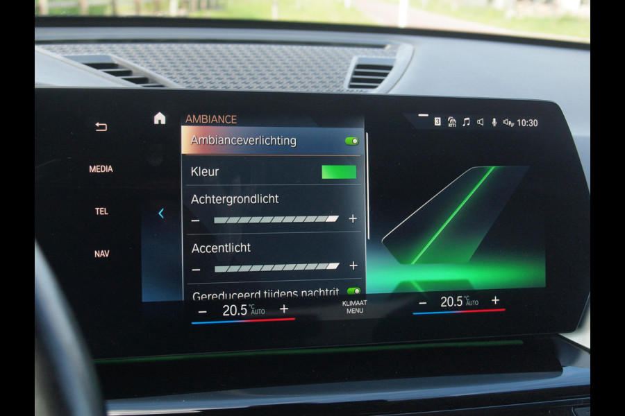 BMW X1 sDrive18i | NIEUW MODEL | Trekhaak | Sportstoelen met geheugen | Sfeerverlichting | Camera | Leer |