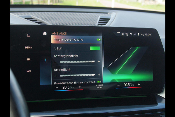 BMW X1 sDrive18i | NIEUW MODEL | Trekhaak | Sportstoelen met geheugen | Sfeerverlichting | Camera | Leer |