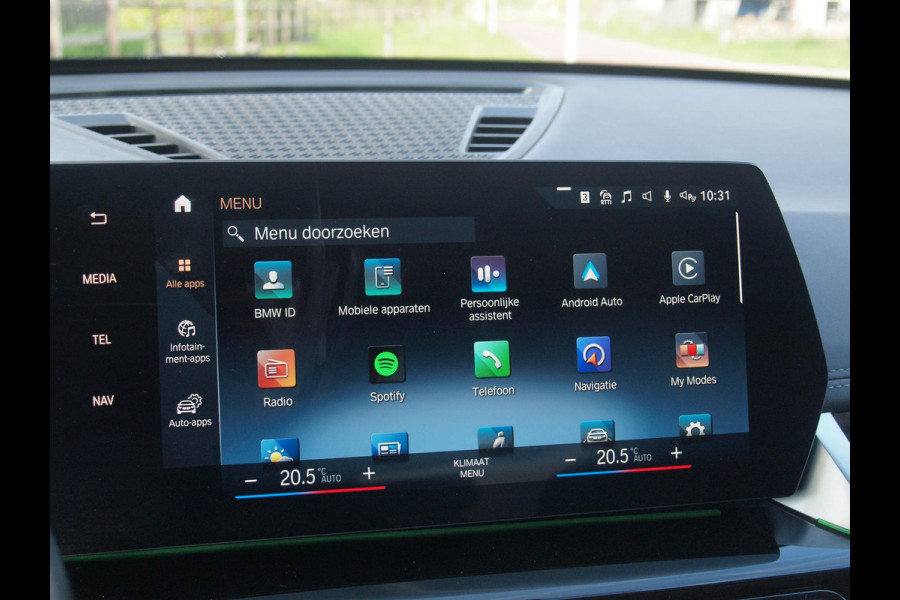 BMW X1 sDrive18i | NIEUW MODEL | Trekhaak | Sportstoelen met geheugen | Sfeerverlichting | Camera | Leer |