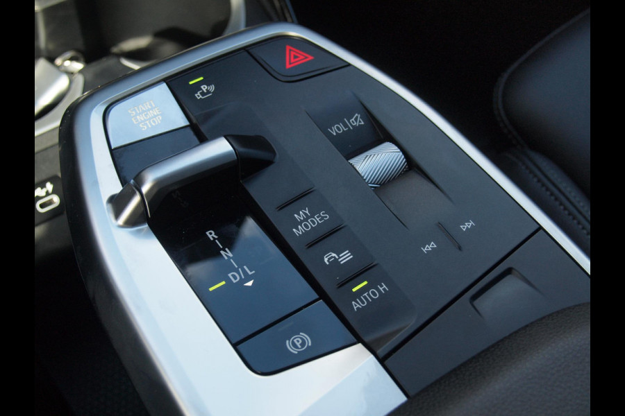 BMW X1 sDrive18i | NIEUW MODEL | Trekhaak | Sportstoelen met geheugen | Sfeerverlichting | Camera | Leer |