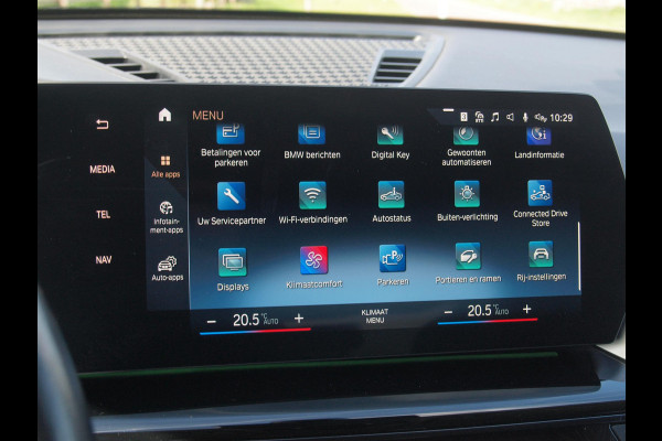 BMW X1 sDrive18i | NIEUW MODEL | Trekhaak | Sportstoelen met geheugen | Sfeerverlichting | Camera | Leer |