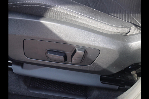 BMW X1 sDrive18i | NIEUW MODEL | Trekhaak | Sportstoelen met geheugen | Sfeerverlichting | Camera | Leer |