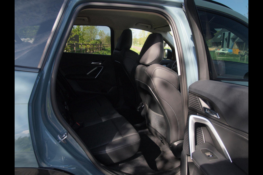 BMW X1 sDrive18i | NIEUW MODEL | Trekhaak | Sportstoelen met geheugen | Sfeerverlichting | Camera | Leer |