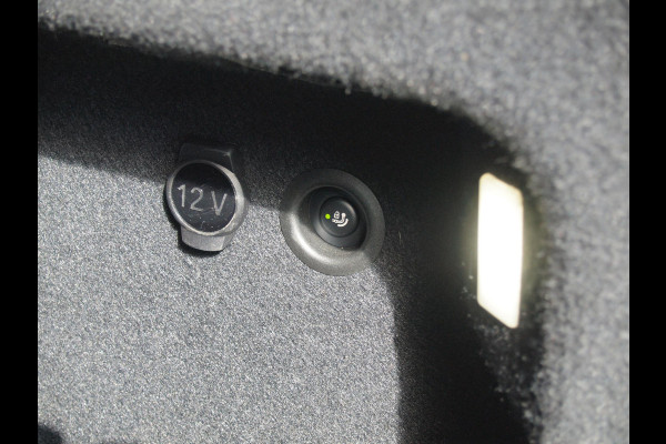 BMW X1 sDrive18i | NIEUW MODEL | Trekhaak | Sportstoelen met geheugen | Sfeerverlichting | Camera | Leer |