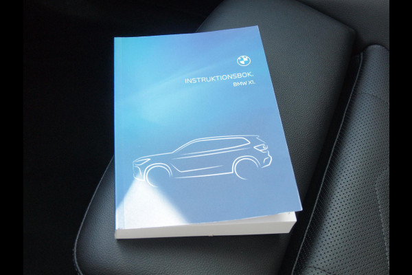 BMW X1 sDrive18i | NIEUW MODEL | Trekhaak | Sportstoelen met geheugen | Sfeerverlichting | Camera | Leer |