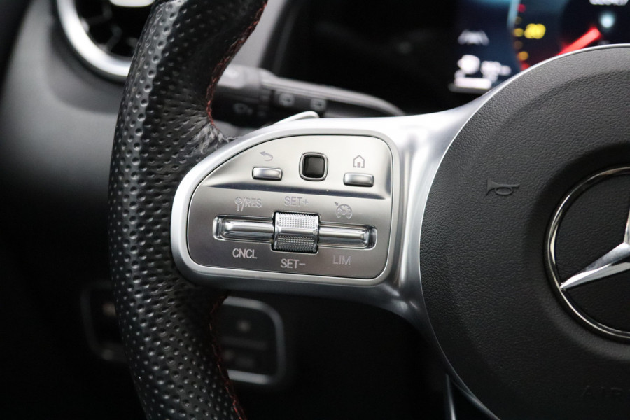 Mercedes-Benz Glb 200 Automaat AMG Line, Panoramadak, Trekhaak, Stoelverwarming