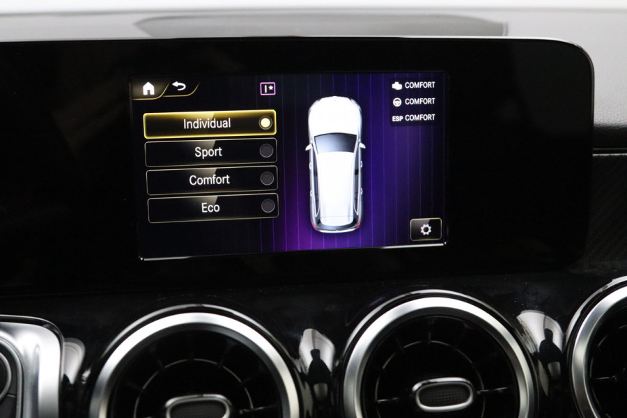 Mercedes-Benz Glb 200 Automaat AMG Line, Panoramadak, Trekhaak, Stoelverwarming