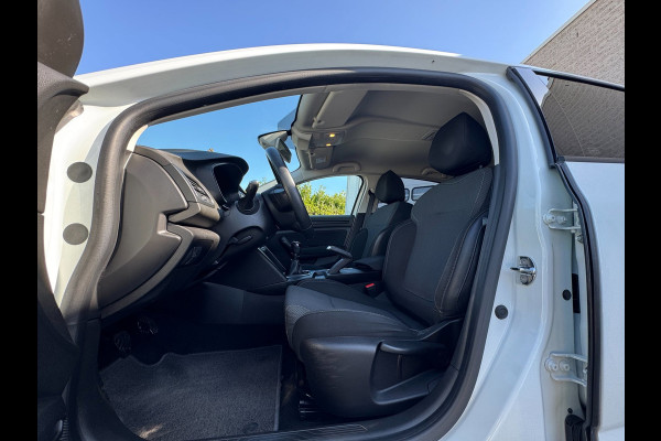 Renault Mégane 1.2 TCe Zen PDC / CRUISE / NAVI / STOELVERWARMING / ZWARTE LMV / ECC