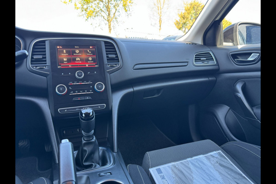 Renault Mégane 1.2 TCe Zen PDC / CRUISE / NAVI / STOELVERWARMING / ZWARTE LMV / ECC