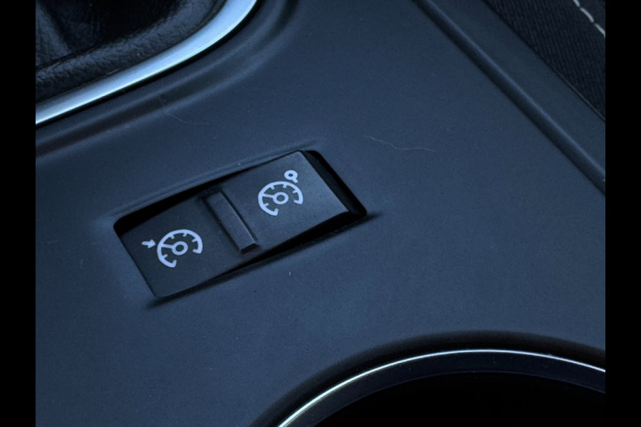 Renault Mégane 1.2 TCe Zen PDC / CRUISE / NAVI / STOELVERWARMING / ZWARTE LMV / ECC