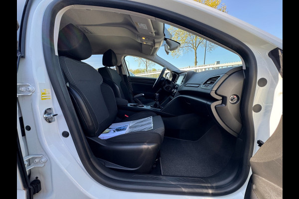 Renault Mégane 1.2 TCe Zen PDC / CRUISE / NAVI / STOELVERWARMING / ZWARTE LMV / ECC