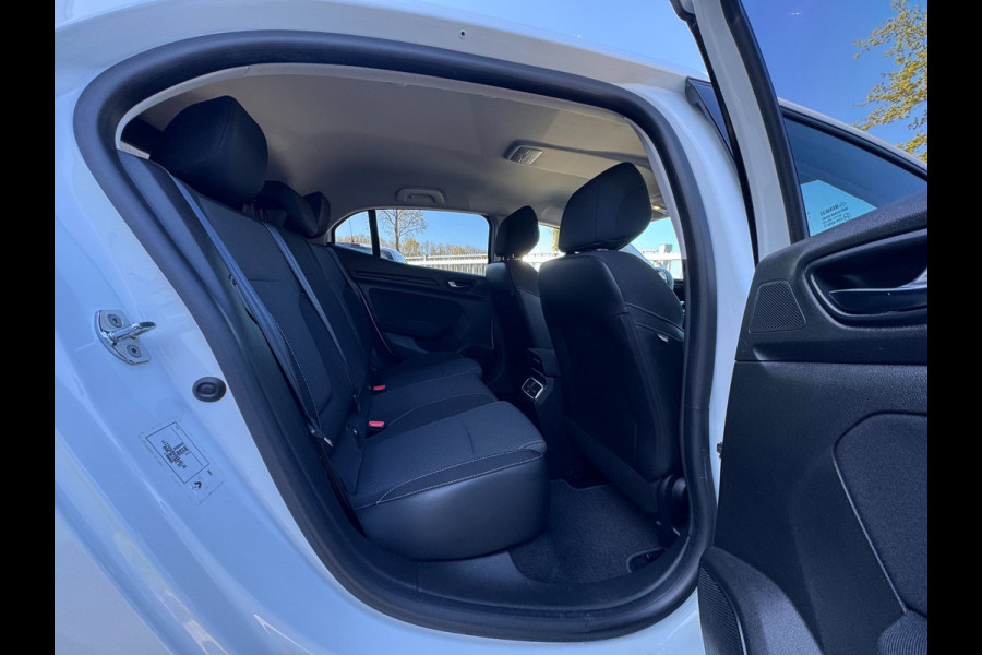 Renault Mégane 1.2 TCe Zen PDC / CRUISE / NAVI / STOELVERWARMING / ZWARTE LMV / ECC