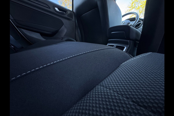 Renault Mégane 1.2 TCe Zen PDC / CRUISE / NAVI / STOELVERWARMING / ZWARTE LMV / ECC