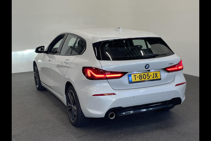 BMW 1-serie 118i Sportline Business Edition Automaat Navigatie Apple Carplay/Android Auto Camera Parkeersensoren Cruise Control Virtual Cockpit Sfeerverlichting Ledverlichting Climate Control Lichtmetalen velgen