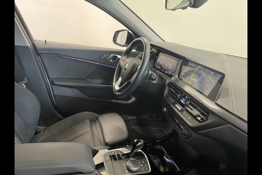 BMW 1-serie 118i Sportline Business Edition Automaat Navigatie Apple Carplay/Android Auto Camera Parkeersensoren Cruise Control Virtual Cockpit Sfeerverlichting Ledverlichting Climate Control Lichtmetalen velgen