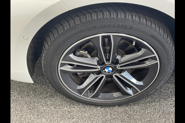 BMW 1-serie 118i Sportline Business Edition Automaat Navigatie Apple Carplay/Android Auto Camera Parkeersensoren Cruise Control Virtual Cockpit Sfeerverlichting Ledverlichting Climate Control Lichtmetalen velgen