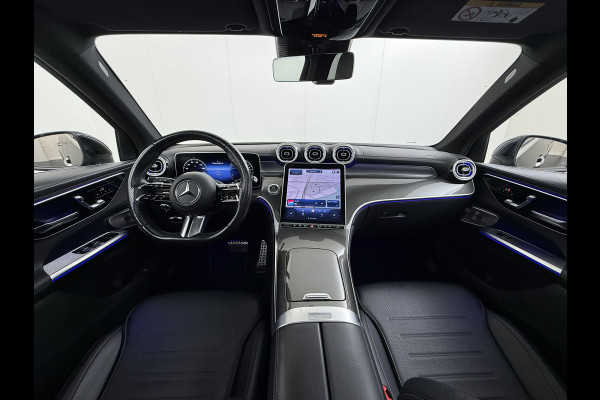 Mercedes-Benz GLC 300e AMG 4Matic // SoH 95% // Panorama dak // Burmester // Memory // 360 Camera // 20 inch // Treeplanken // Sfeerverlichting //